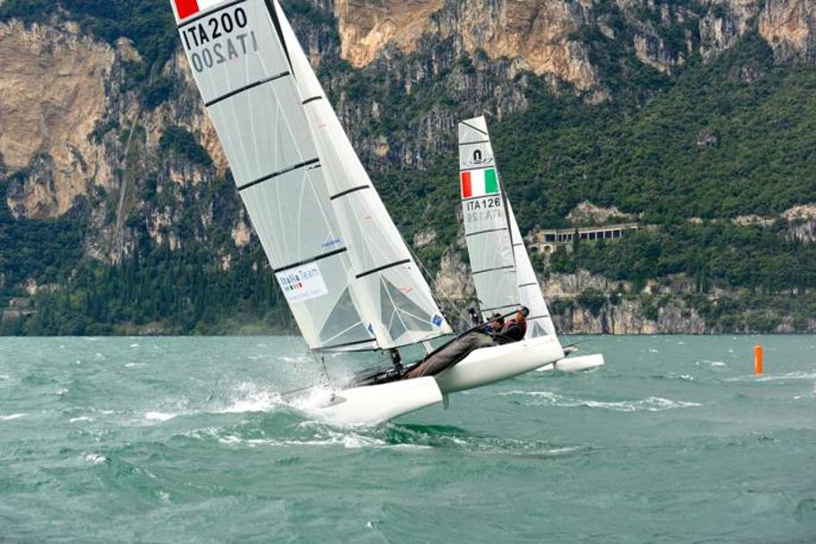 ITA 200 il catamarano Nacra di Vittorio Bissaro e Silvia Sicouri, qui di bolina mure a sinistara con vento forte. IV8